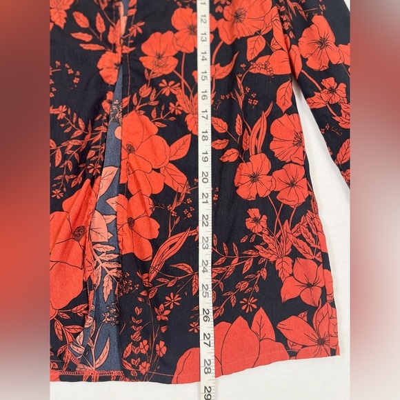 PRETTYLITTLETHING Long Sleeve Deep V Neck Red Floral Oversized Top Size 2 Fall - Picture 16 of 16